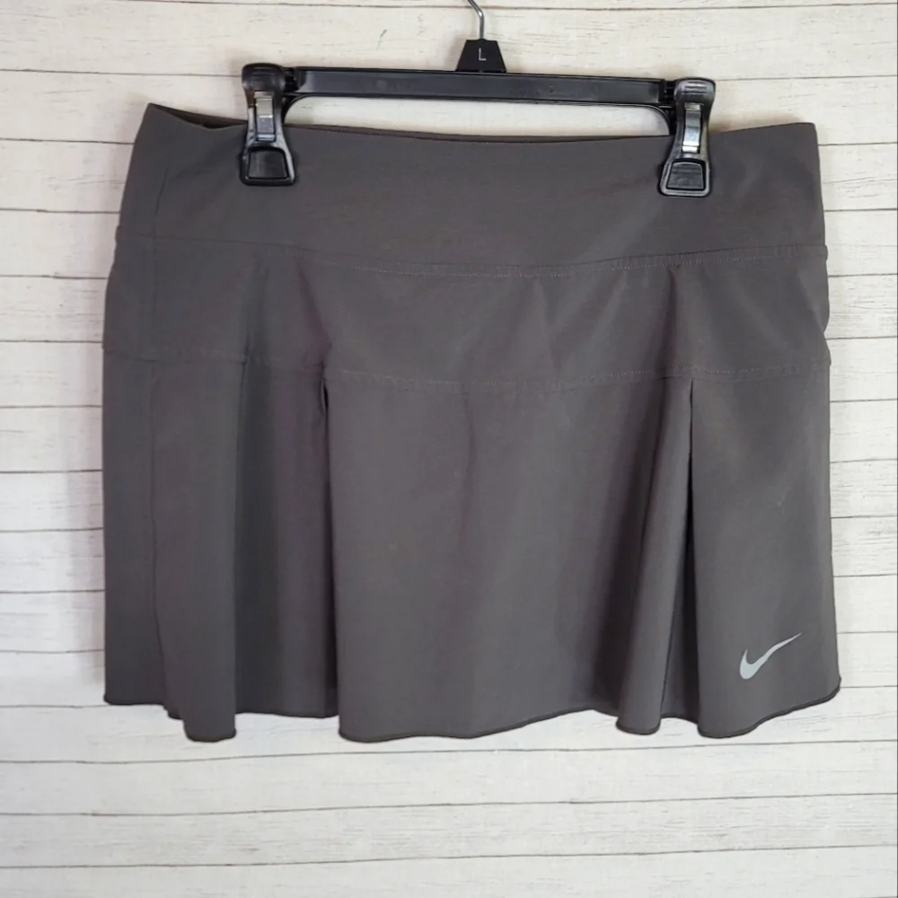 NIKE GRAY PULL ON MINI SKORT, SZ SMALL